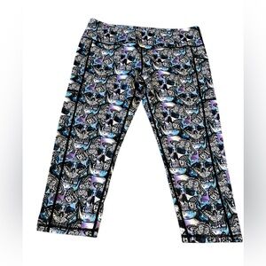 CVG Constantly Varied Gear XXL Metamorphosis Skull Butterfly Cropped Leggings